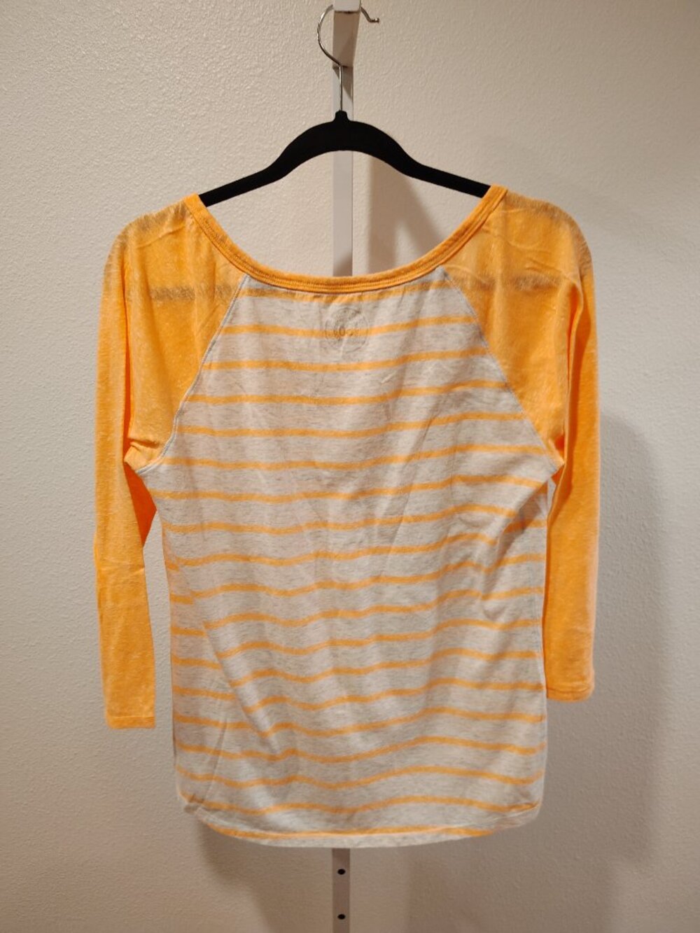 SO Junior's 3/4 Sleeve Top Size XL Stripes Neon Orange Gray Henley Neck Y2K - Picture 7 of 10